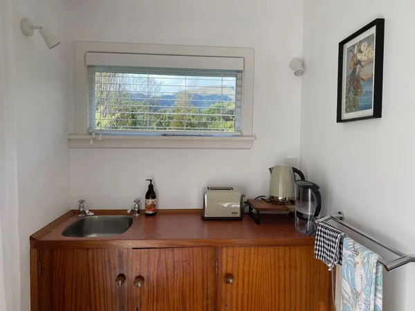 The Birdhouse - Diamond Harbour Kitchenette