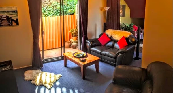 Harbour Lodge-guest lounge jazz