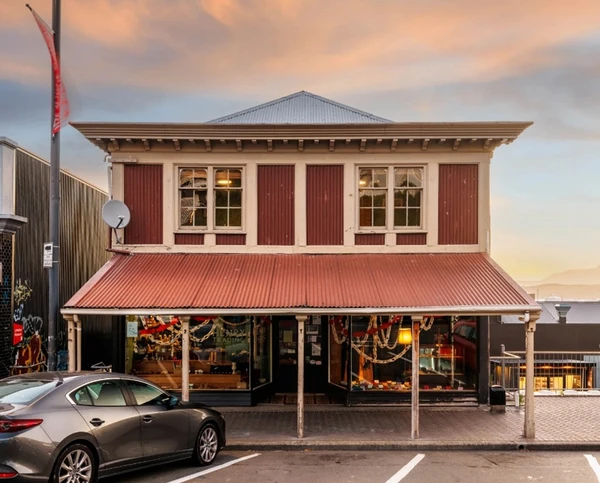 Loft on London - exterior view from London St