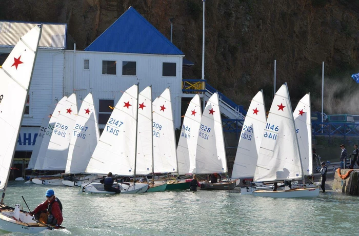 Fleet sailing at Naval Point Yacht Club